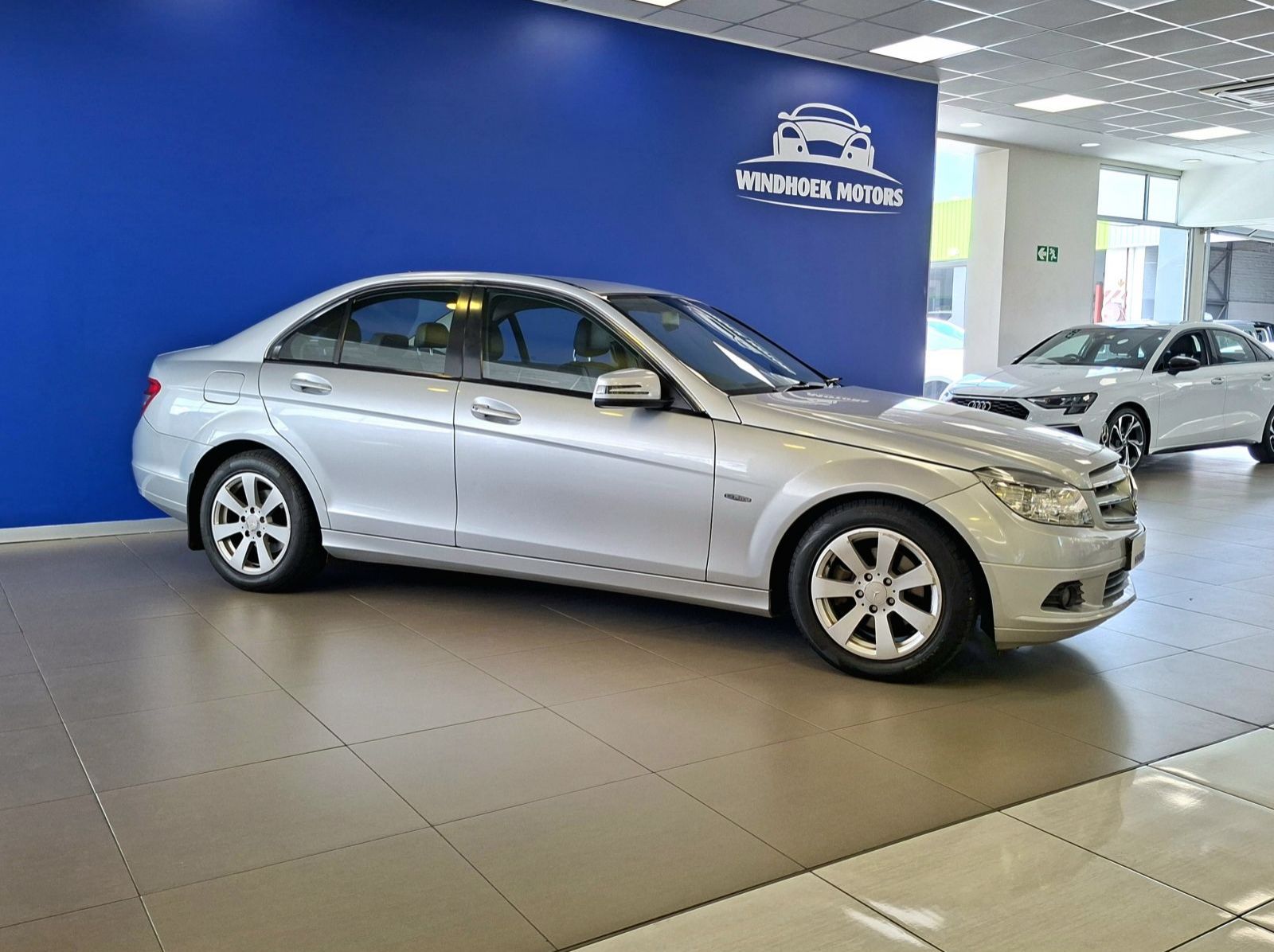 2010 Mercedes-Benz C180 BE Automatic pictures