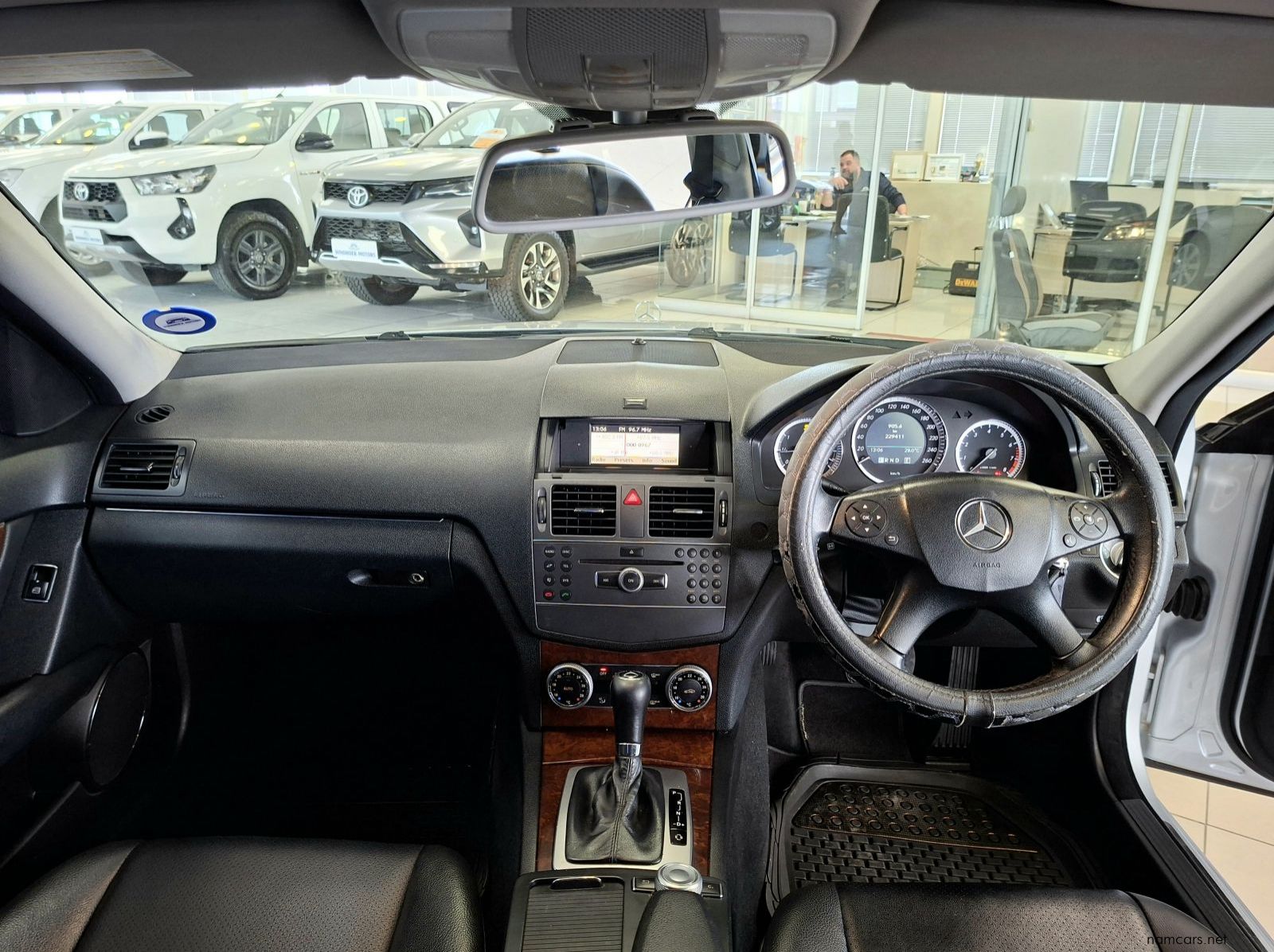 2010 Mercedes-Benz C180 BE Automatic pictures