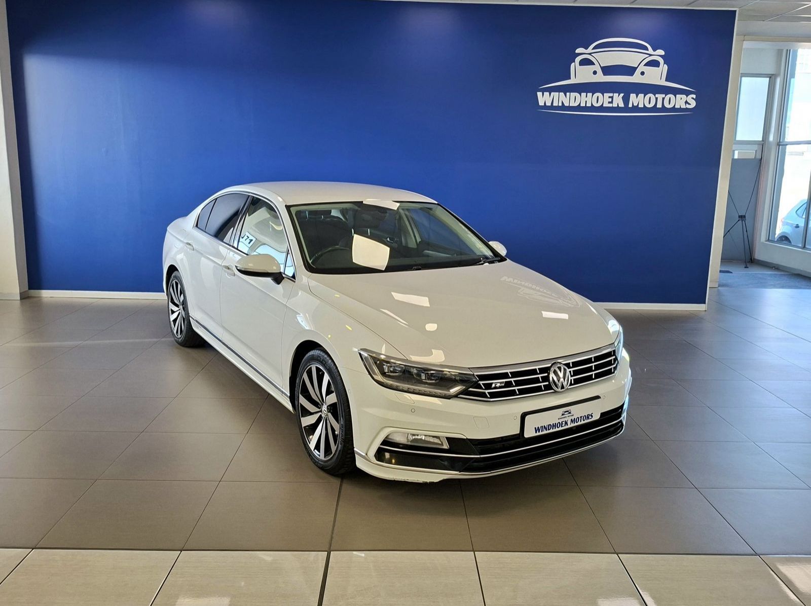 2016 Volkswagen Passat 2.0 TSI Executive DSG pictures