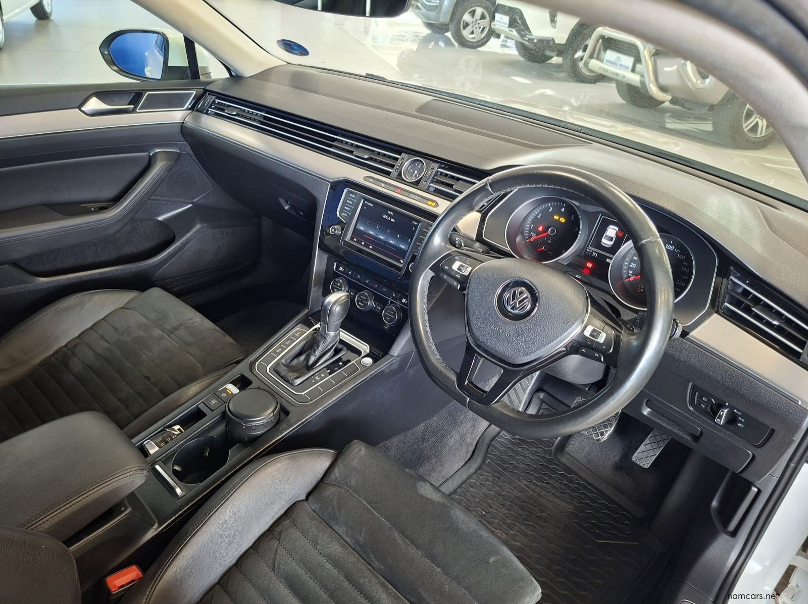 2016 Volkswagen Passat 2.0 TSI Executive DSG pictures
