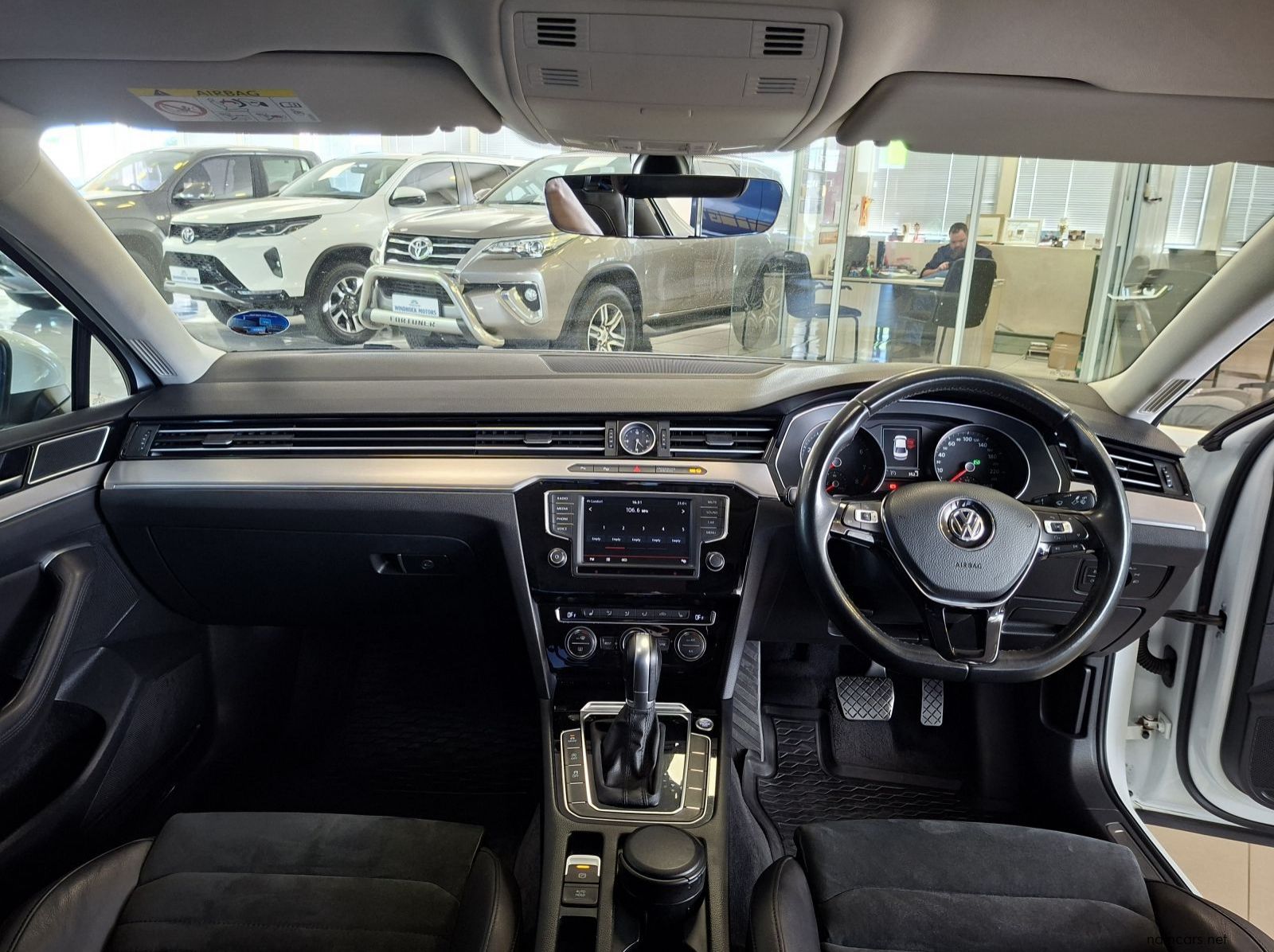 2016 Volkswagen Passat 2.0 TSI Executive DSG pictures