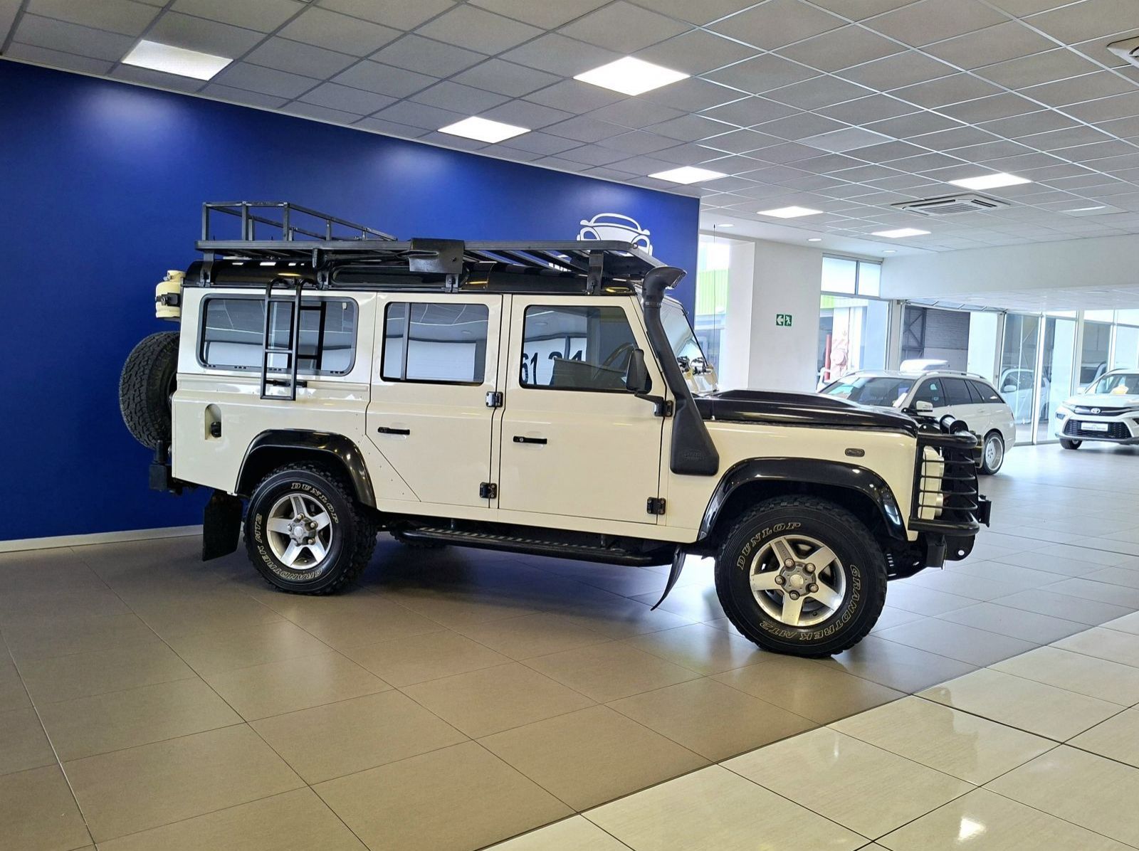 2010 Land Rover Defender 110 Puma pictures