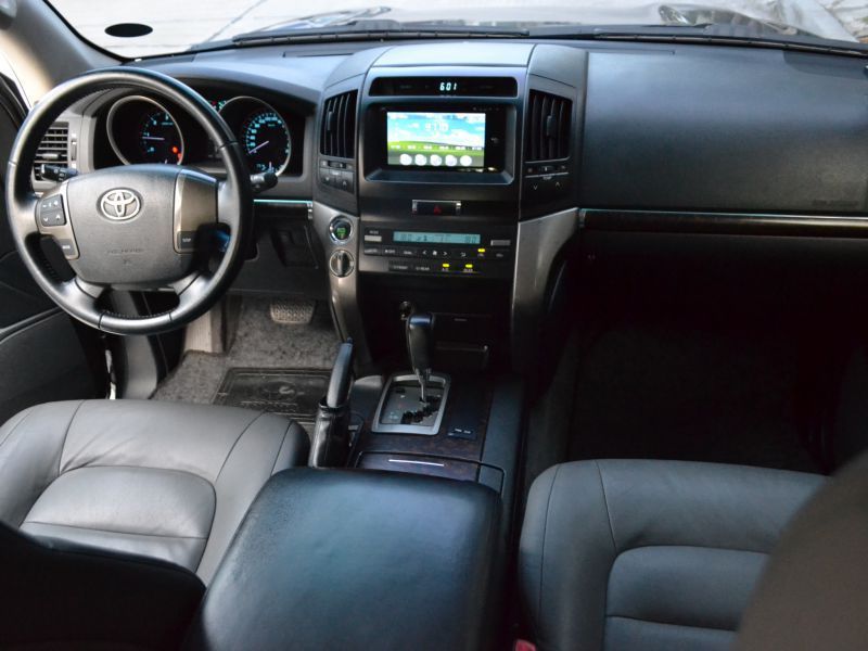 2009 Toyota LandCruiser VX200 photo