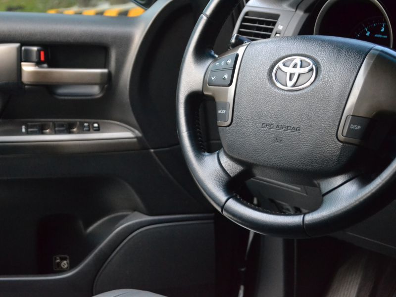 2009 Toyota LandCruiser VX200 photo