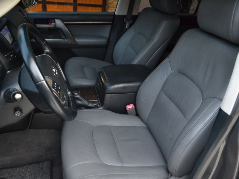 2009 Toyota LandCruiser VX200 photo