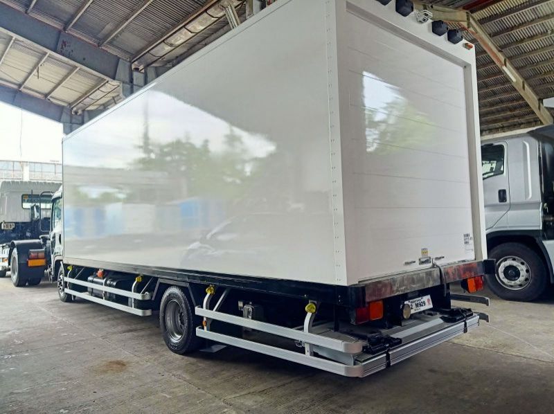 2022 Isuzu Forward Refrigerated Van Truck pictures