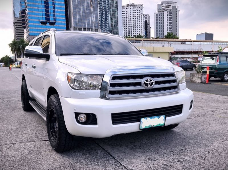 2010 Toyota Sequoia Platinum pictures