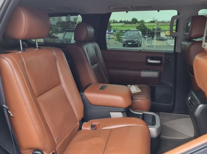 2010 Toyota Sequoia Platinum pictures