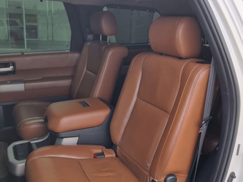 2010 Toyota Sequoia Platinum pictures