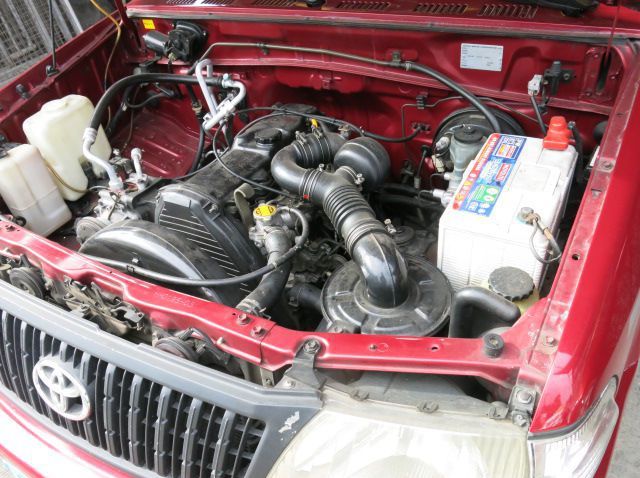 2005 Toyota Revo pictures