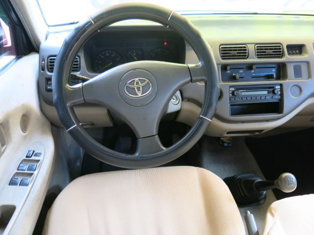 2005 Toyota Revo pictures