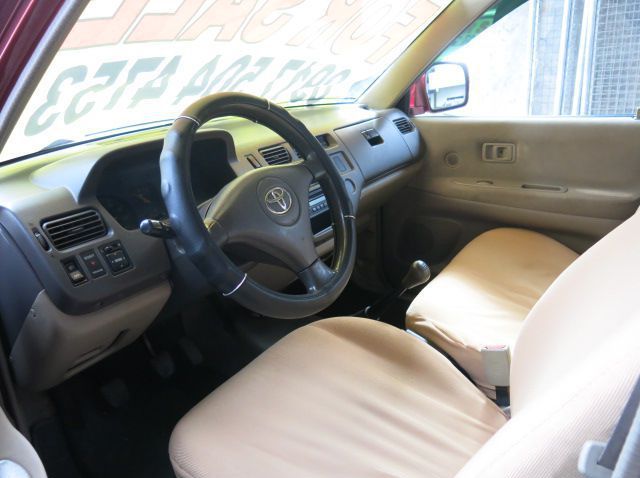 2005 Toyota Revo pictures