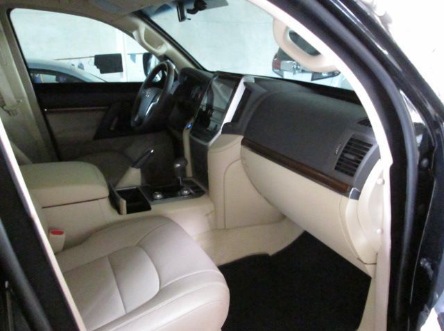 2017 Toyota Land cruiser (bullet proof) pictures