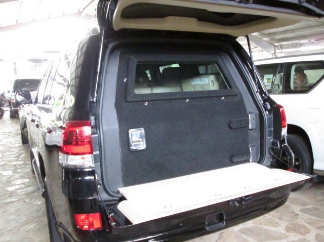 2017 Toyota Land cruiser (bullet proof) pictures