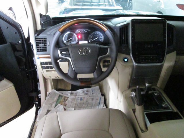 2017 Toyota Land cruiser (bullet proof) pictures