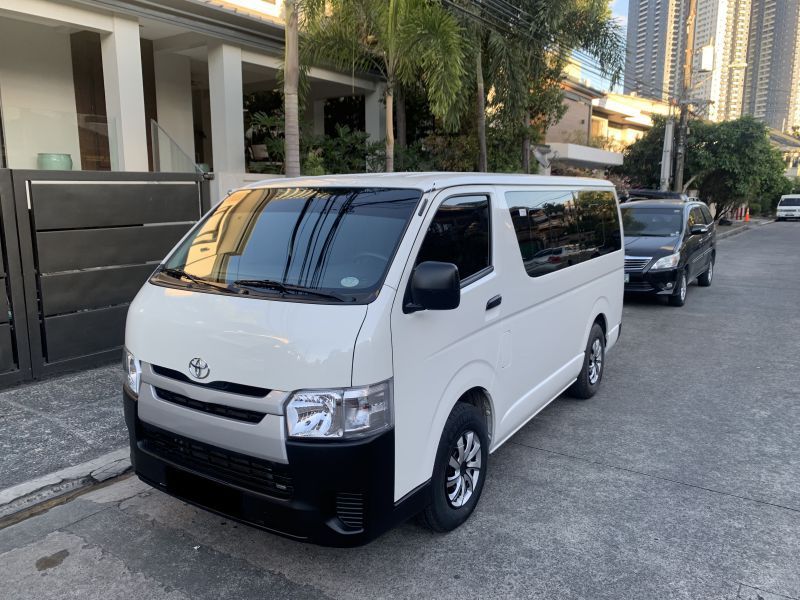 hiace commuter 2017