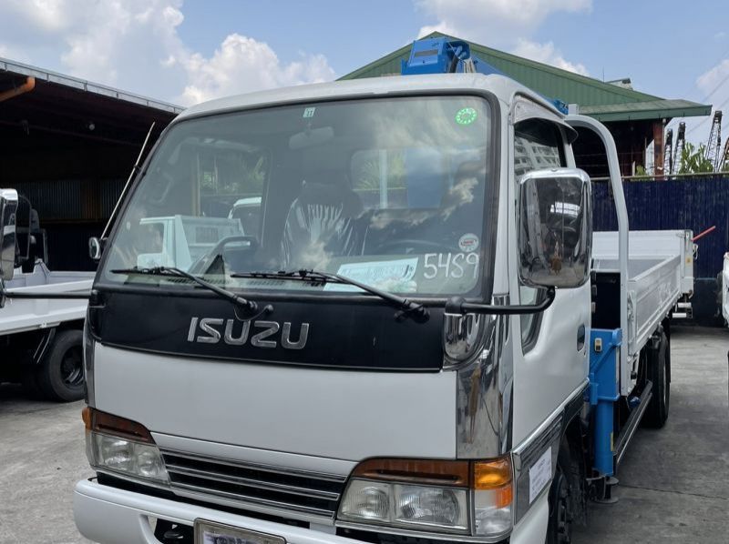 2000 Isuzu ELF GIGA BOOM TRUCK pictures