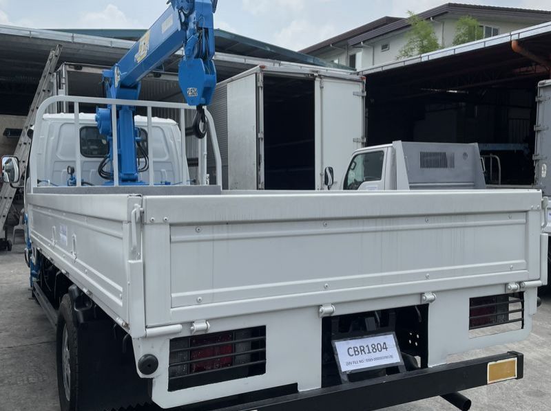 2000 Isuzu ELF GIGA BOOM TRUCK pictures