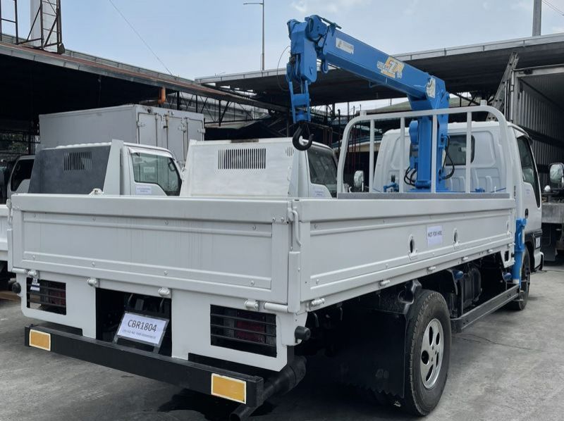 2000 Isuzu ELF GIGA BOOM TRUCK pictures