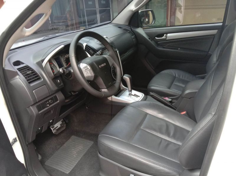 2016 Isuzu muX pictures