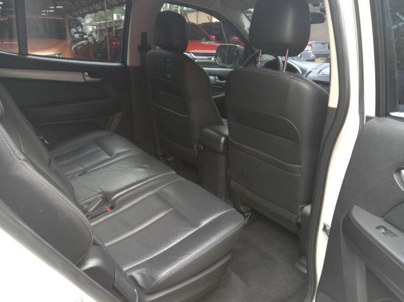 2016 Isuzu muX pictures