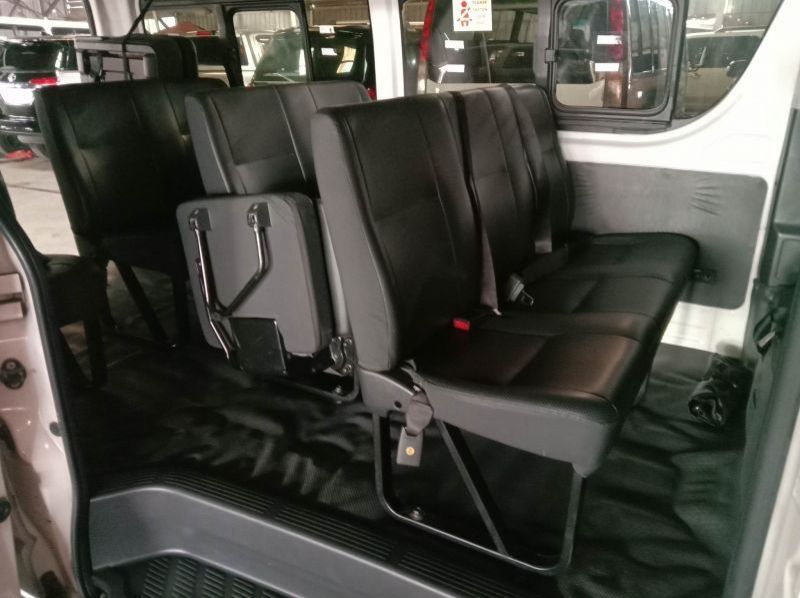 2017 Toyota hiace pictures