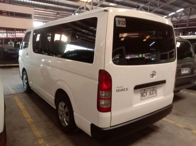 2017 Toyota hiace pictures