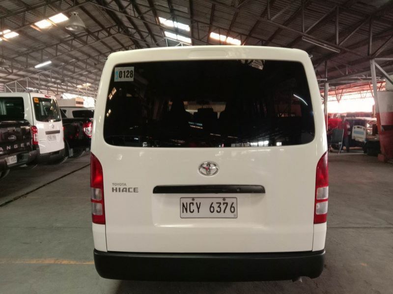2017 Toyota hiace pictures