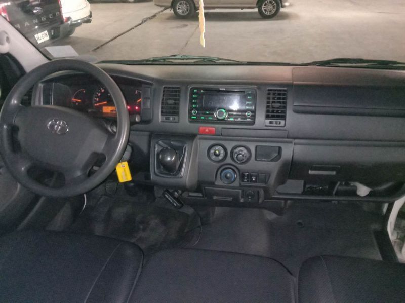 2017 Toyota hiace pictures