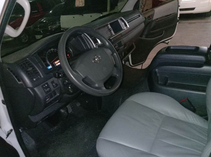 2017 Toyota hi ace super grandia pictures