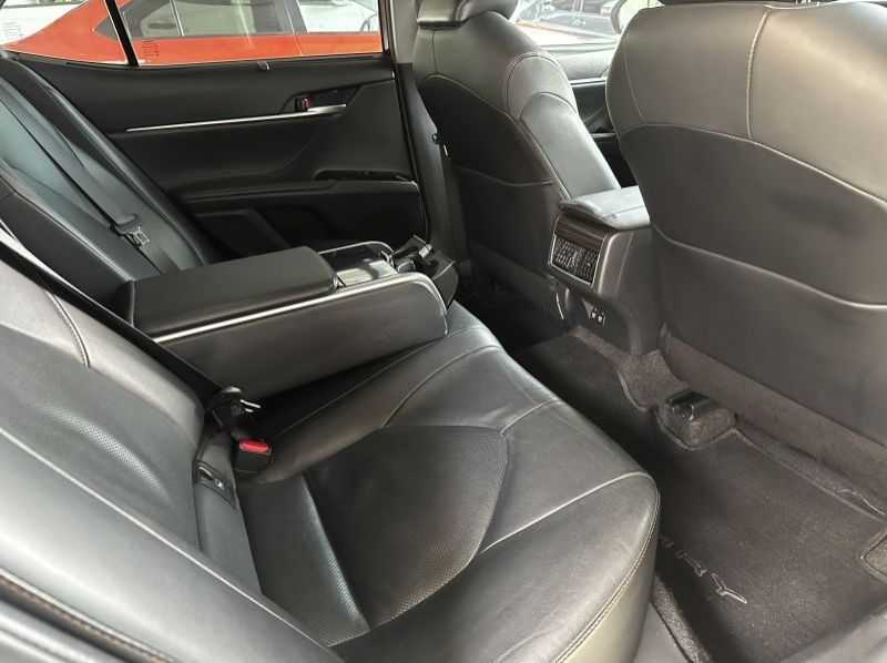 2019 Toyota Camry 2.5V pictures