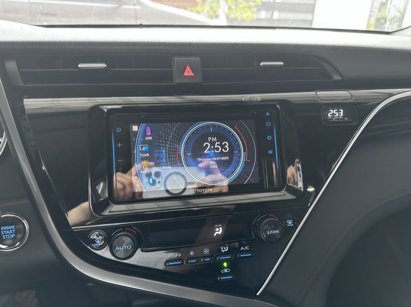 2019 Toyota Camry 2.5V pictures