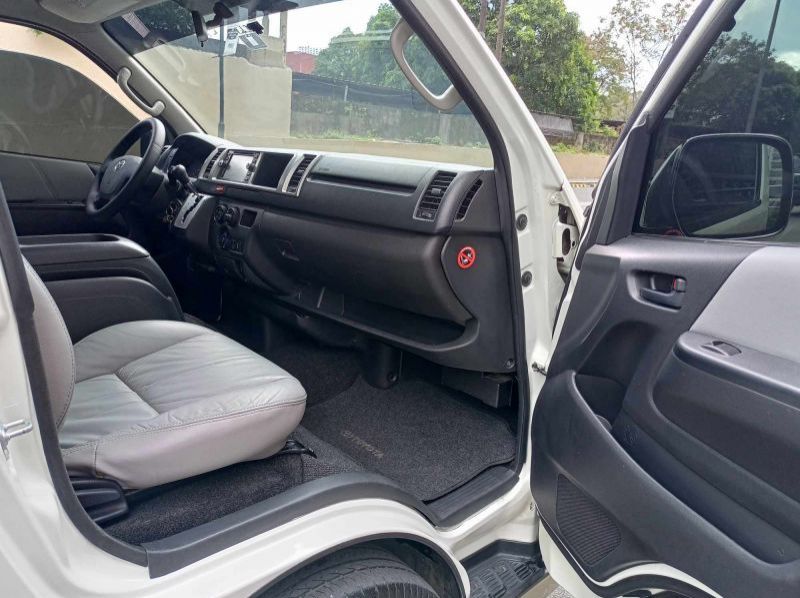 2017 Toyota Super Grandia pictures