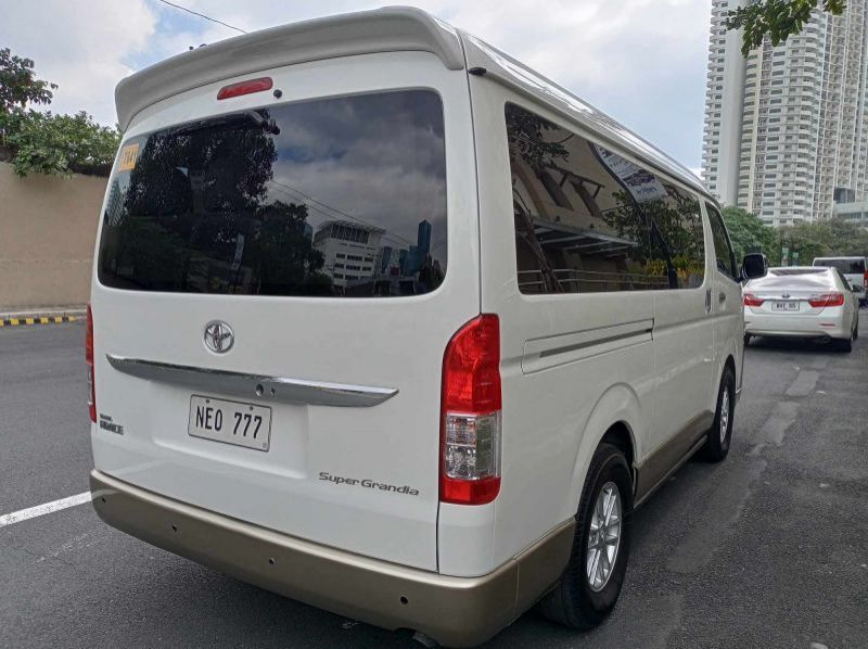 2017 Toyota Super Grandia pictures