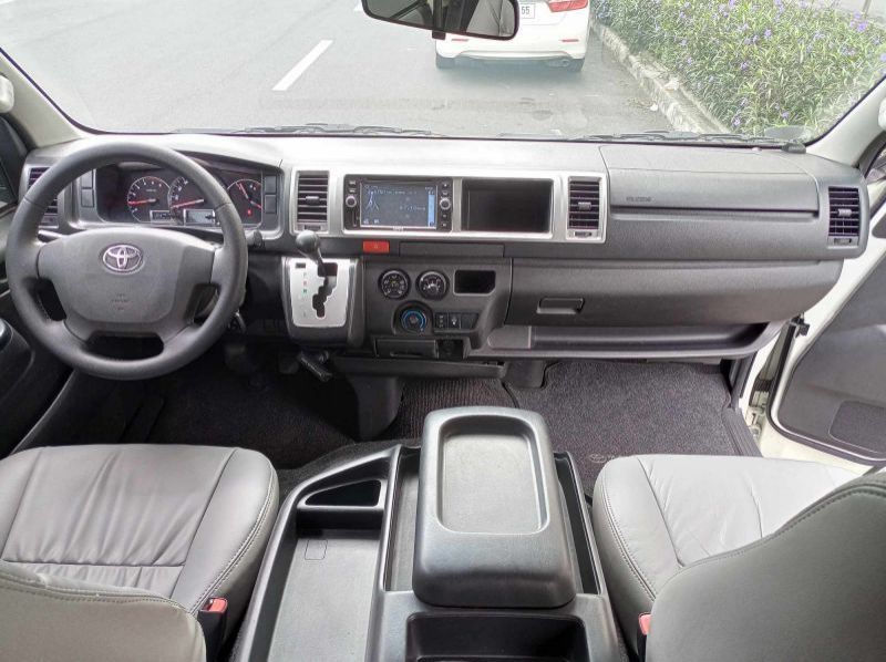 2017 Toyota Super Grandia pictures