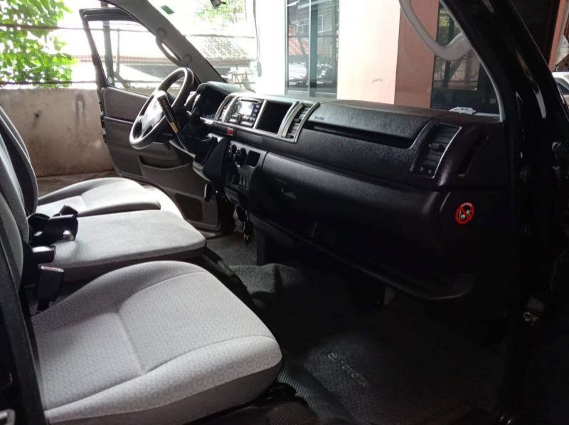 2019 Toyota Hiace Grandia GL pictures