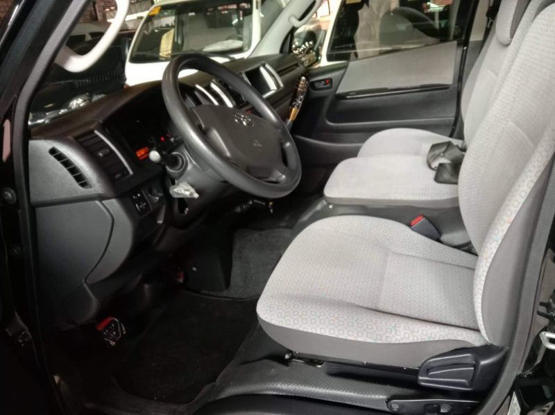 2019 Toyota Hiace Grandia GL pictures