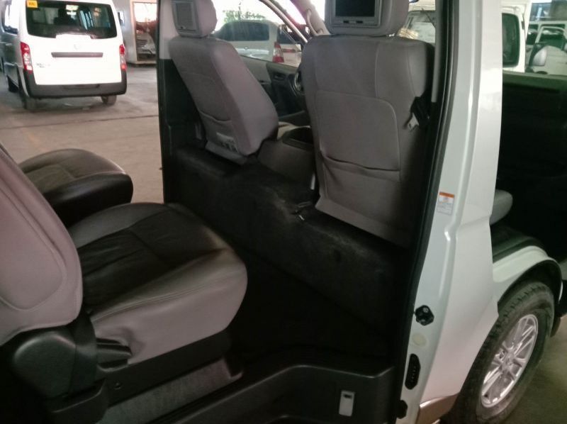 2014 Toyota Hiace Super Grandia pictures