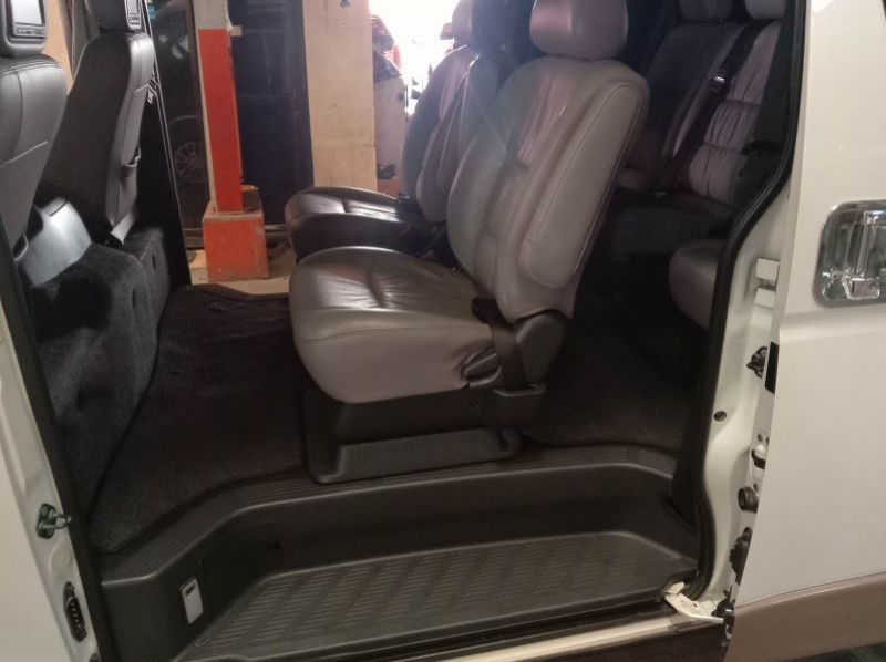 2014 Toyota Hiace Super Grandia pictures