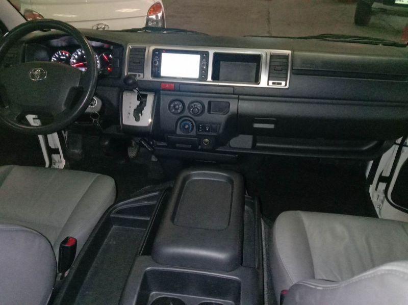 2014 Toyota Hiace Super Grandia pictures