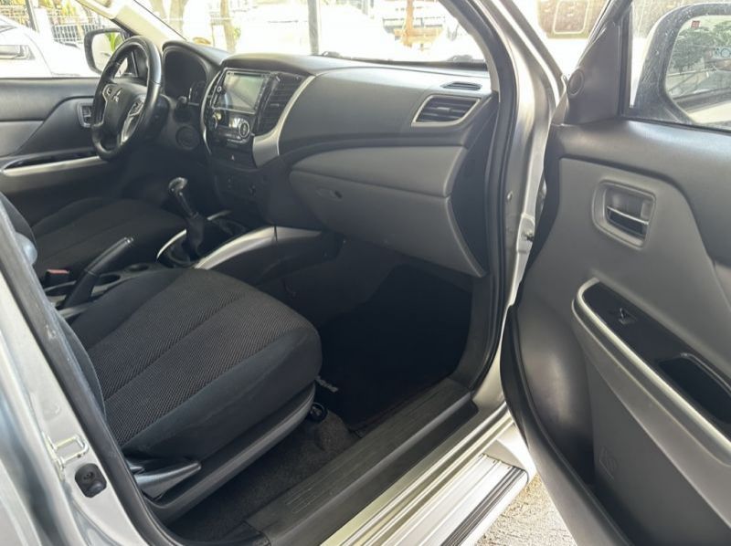 2018 Mitsubishi Strada pictures