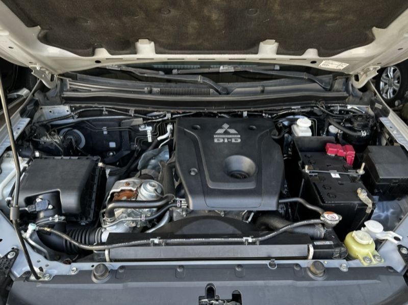 2018 Mitsubishi Strada pictures