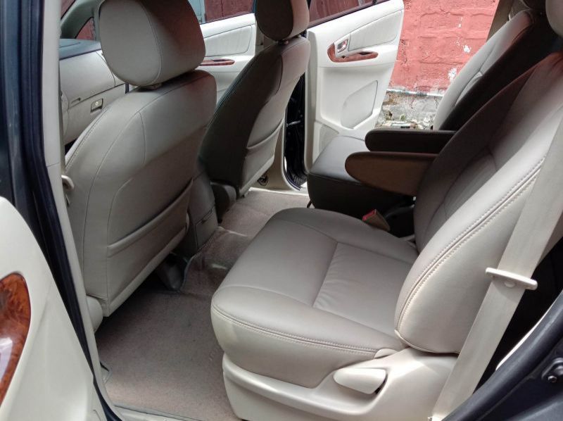 2016 Toyota innova pictures