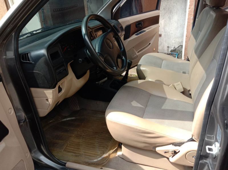 2017 Isuzu Crosswind pictures