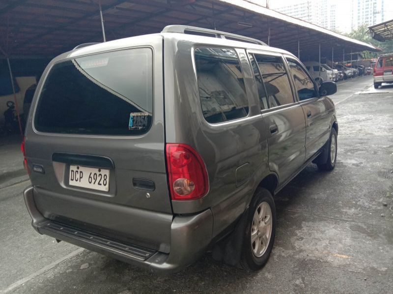 2017 Isuzu Crosswind pictures