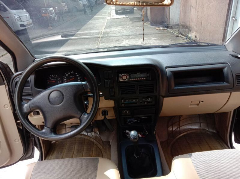 2017 Isuzu Crosswind pictures