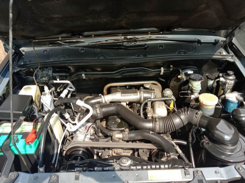 2017 Isuzu Crosswind pictures