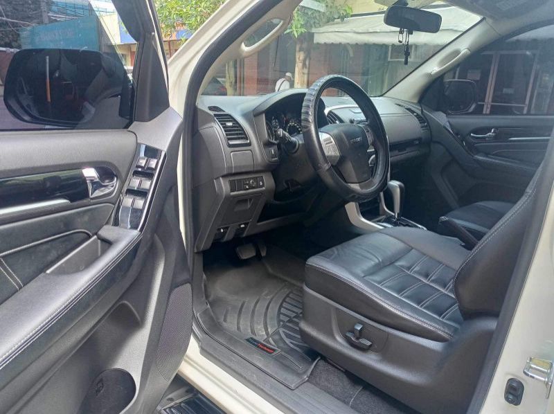 2021 Isuzu MUX pictures