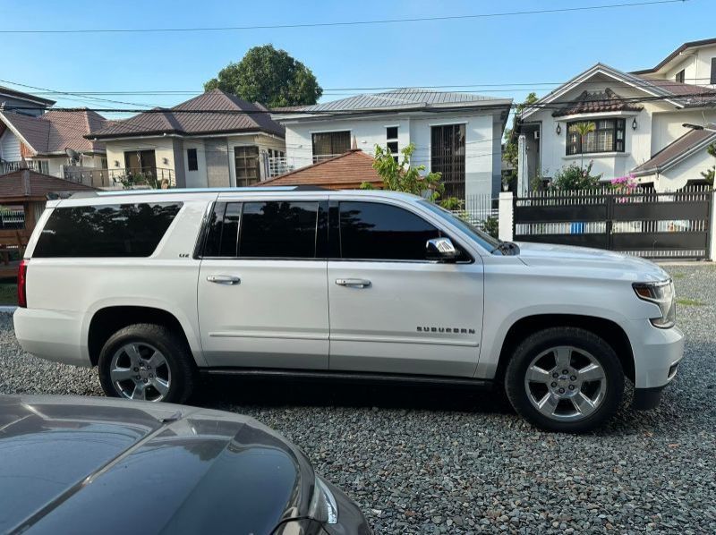 2016 Chevrolet Suburban pictures