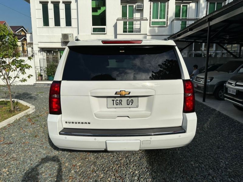 2016 Chevrolet Suburban pictures